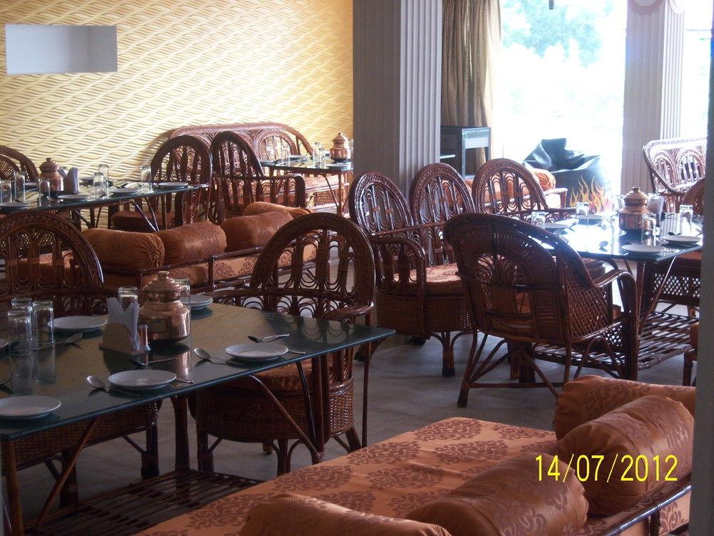FabHotel Maan Residency Satellite Road Ahmedabad Buitenkant foto