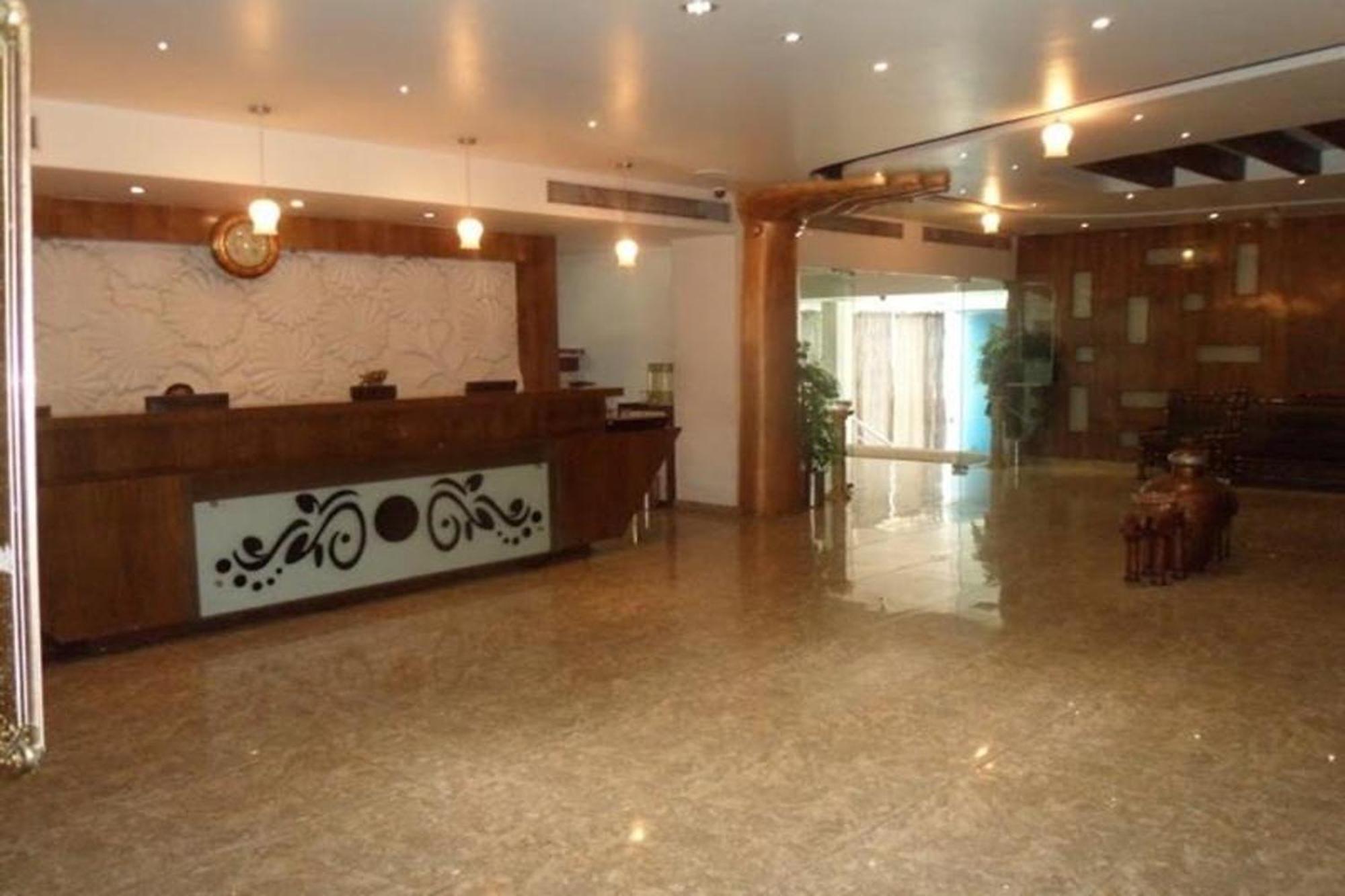 FabHotel Maan Residency Satellite Road Ahmedabad Buitenkant foto
