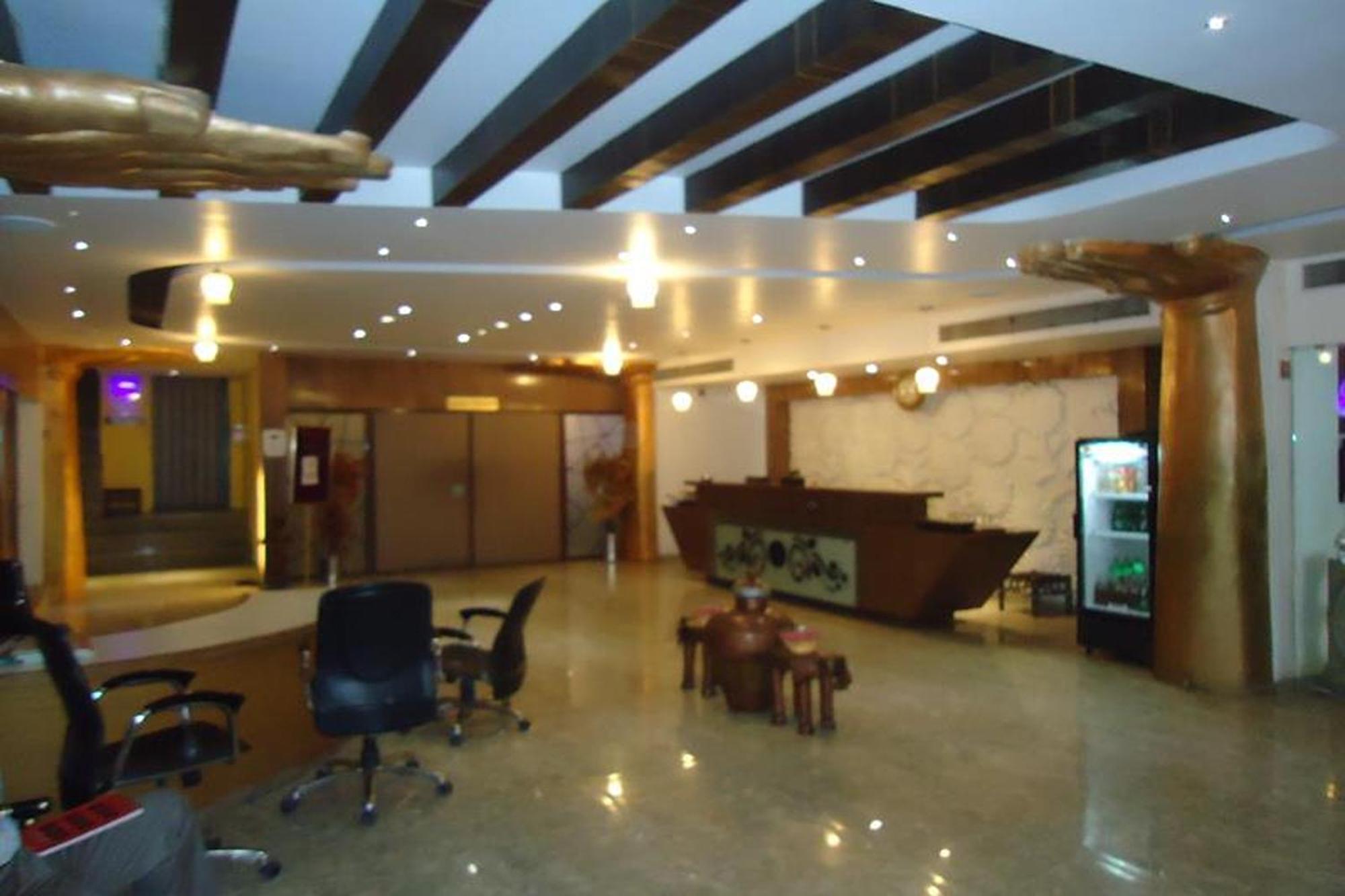 FabHotel Maan Residency Satellite Road Ahmedabad Buitenkant foto