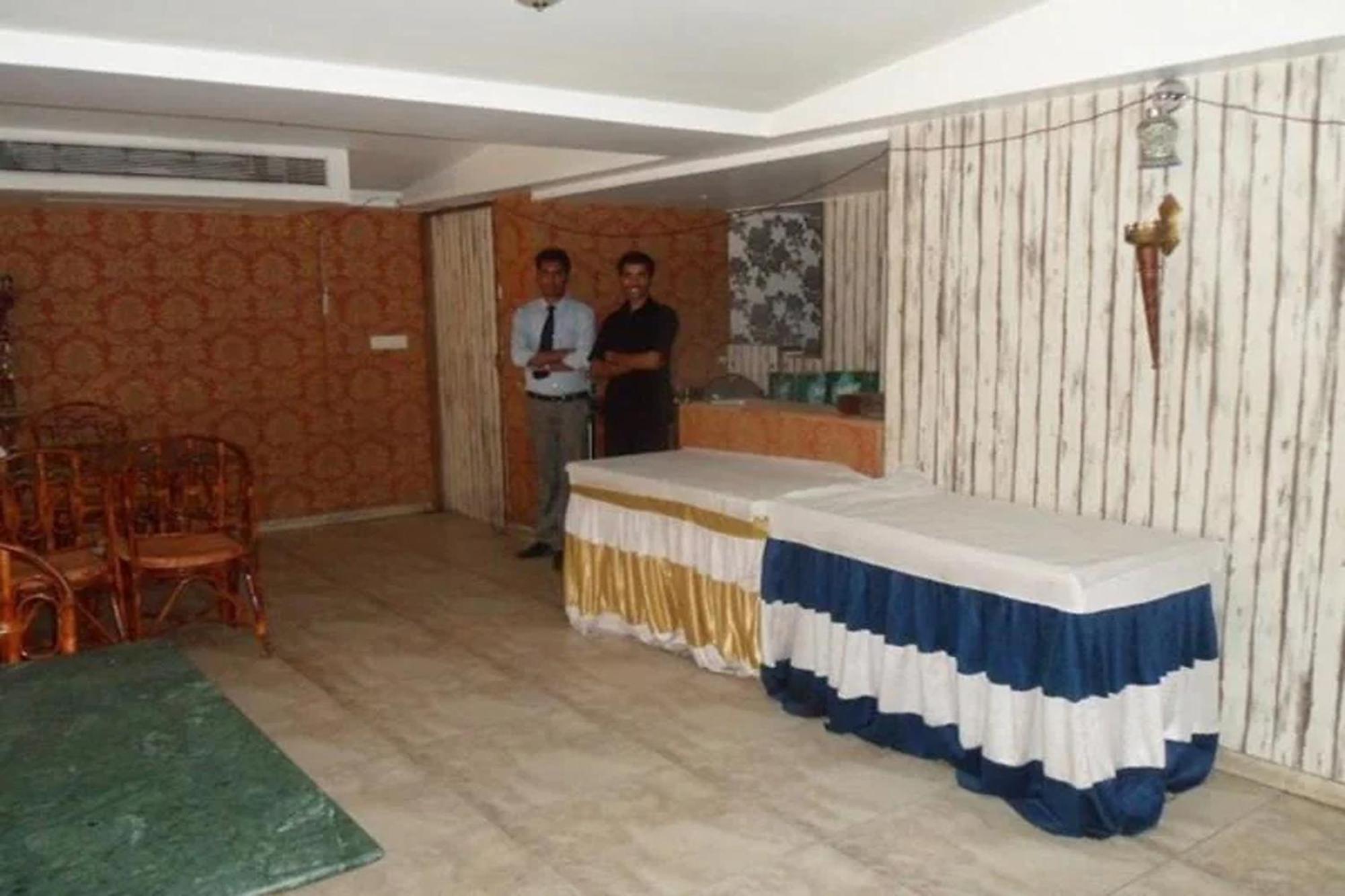 FabHotel Maan Residency Satellite Road Ahmedabad Buitenkant foto