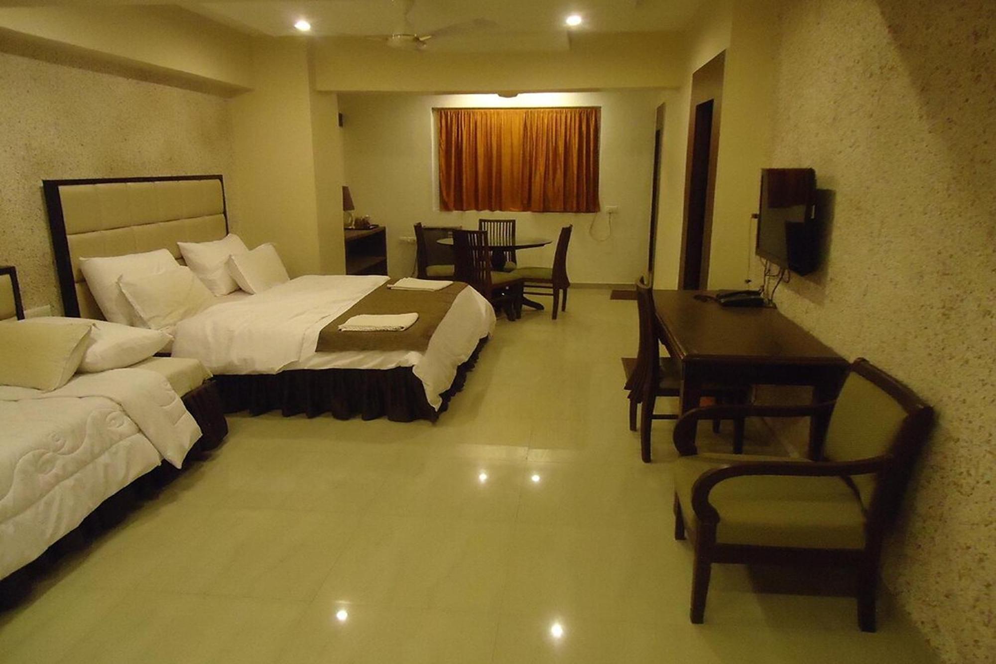 FabHotel Maan Residency Satellite Road Ahmedabad Buitenkant foto