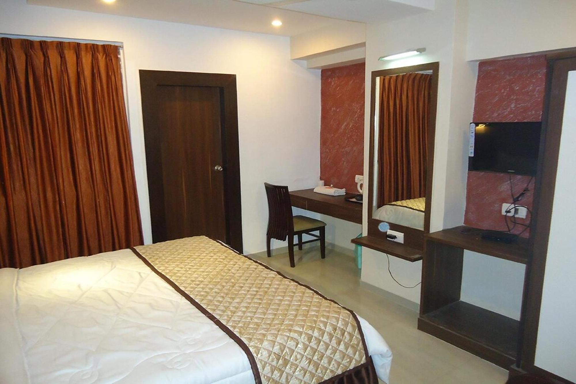FabHotel Maan Residency Satellite Road Ahmedabad Buitenkant foto