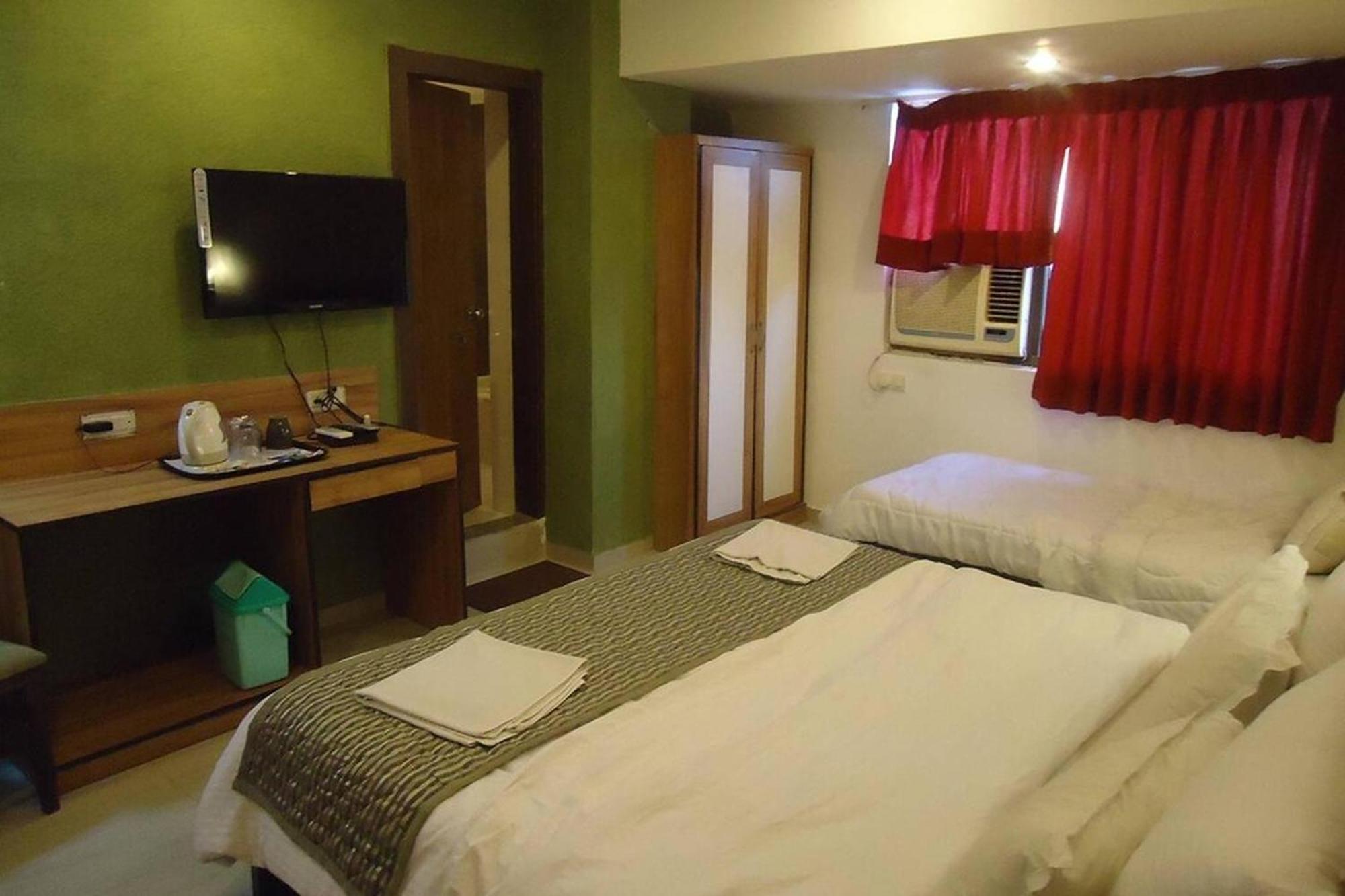 FabHotel Maan Residency Satellite Road Ahmedabad Buitenkant foto