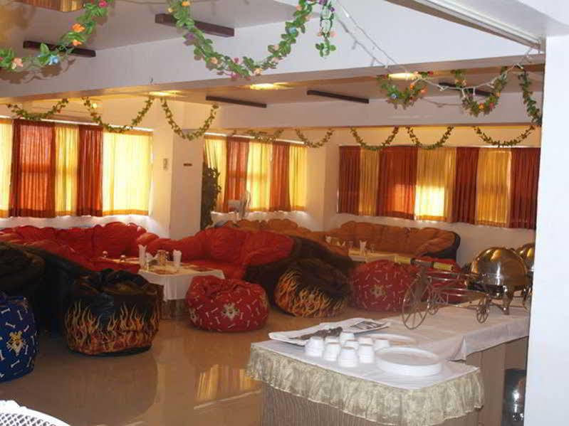 FabHotel Maan Residency Satellite Road Ahmedabad Buitenkant foto