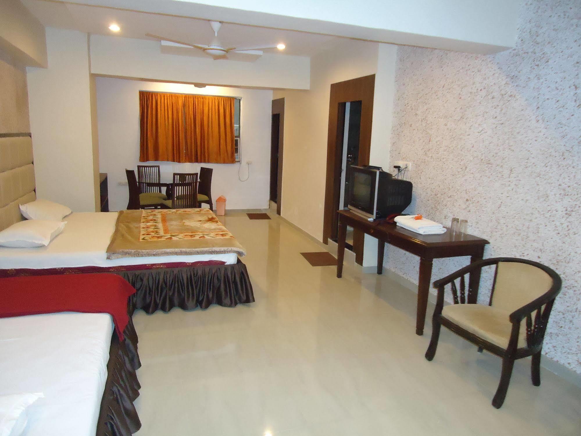FabHotel Maan Residency Satellite Road Ahmedabad Buitenkant foto