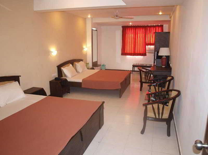 FabHotel Maan Residency Satellite Road Ahmedabad Buitenkant foto