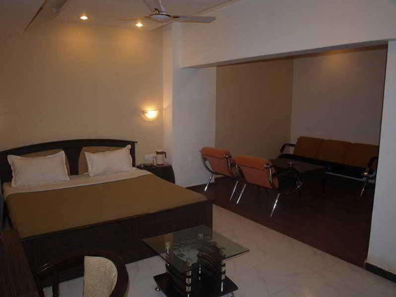 FabHotel Maan Residency Satellite Road Ahmedabad Buitenkant foto
