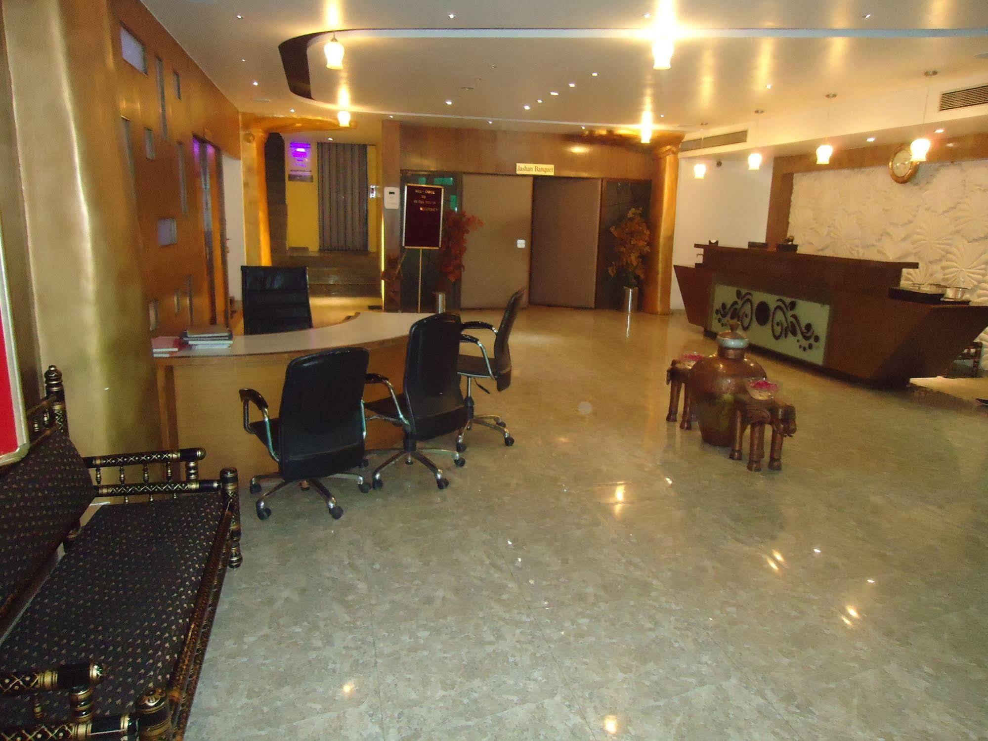 FabHotel Maan Residency Satellite Road Ahmedabad Buitenkant foto