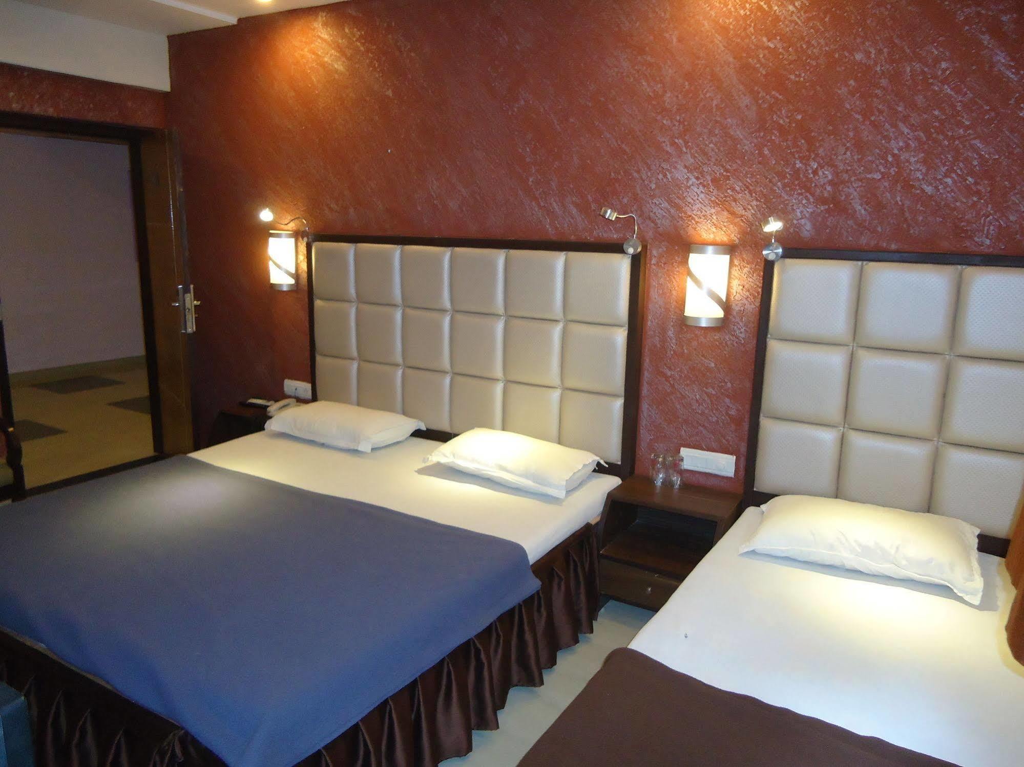 FabHotel Maan Residency Satellite Road Ahmedabad Buitenkant foto
