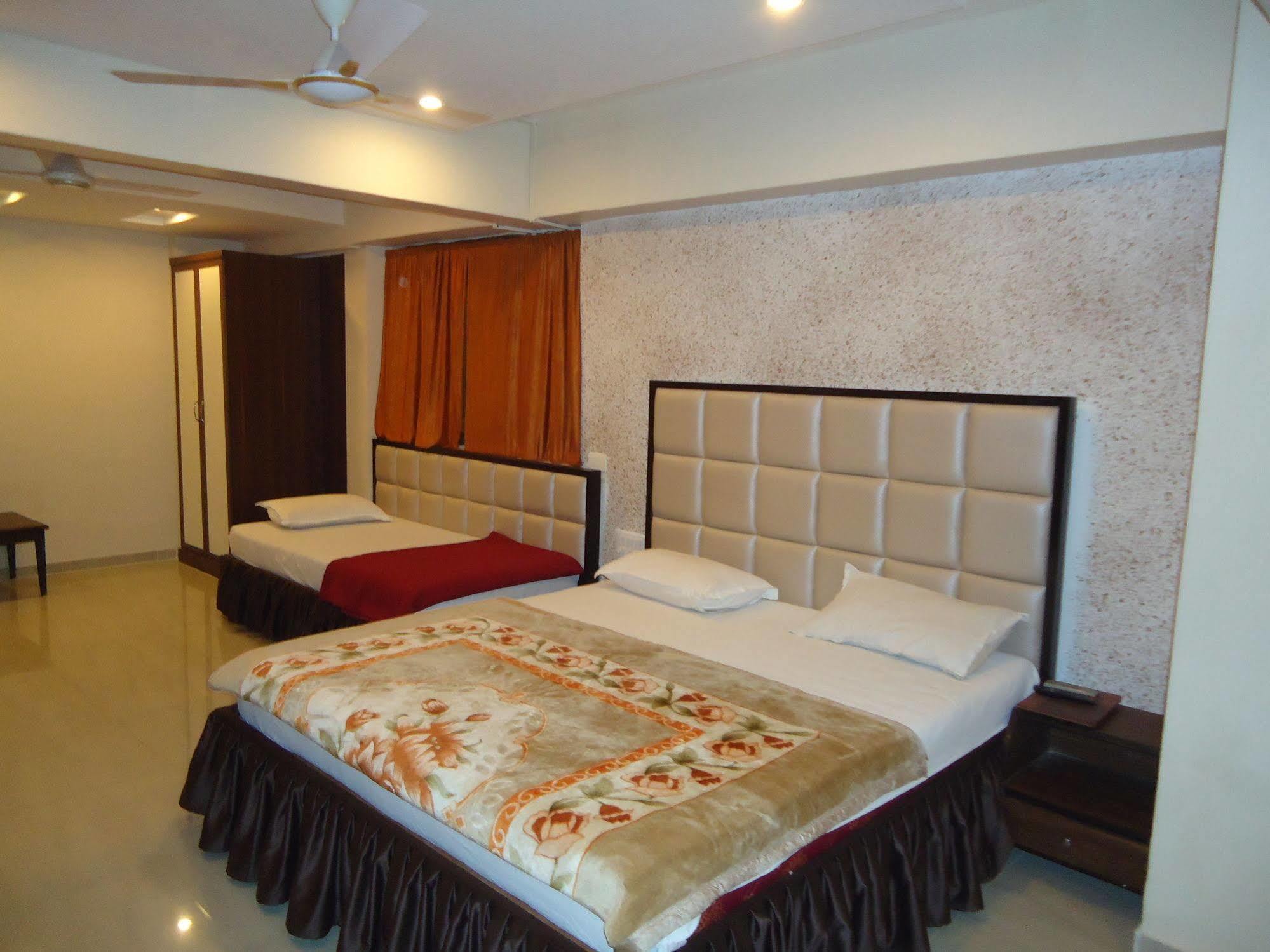 FabHotel Maan Residency Satellite Road Ahmedabad Buitenkant foto