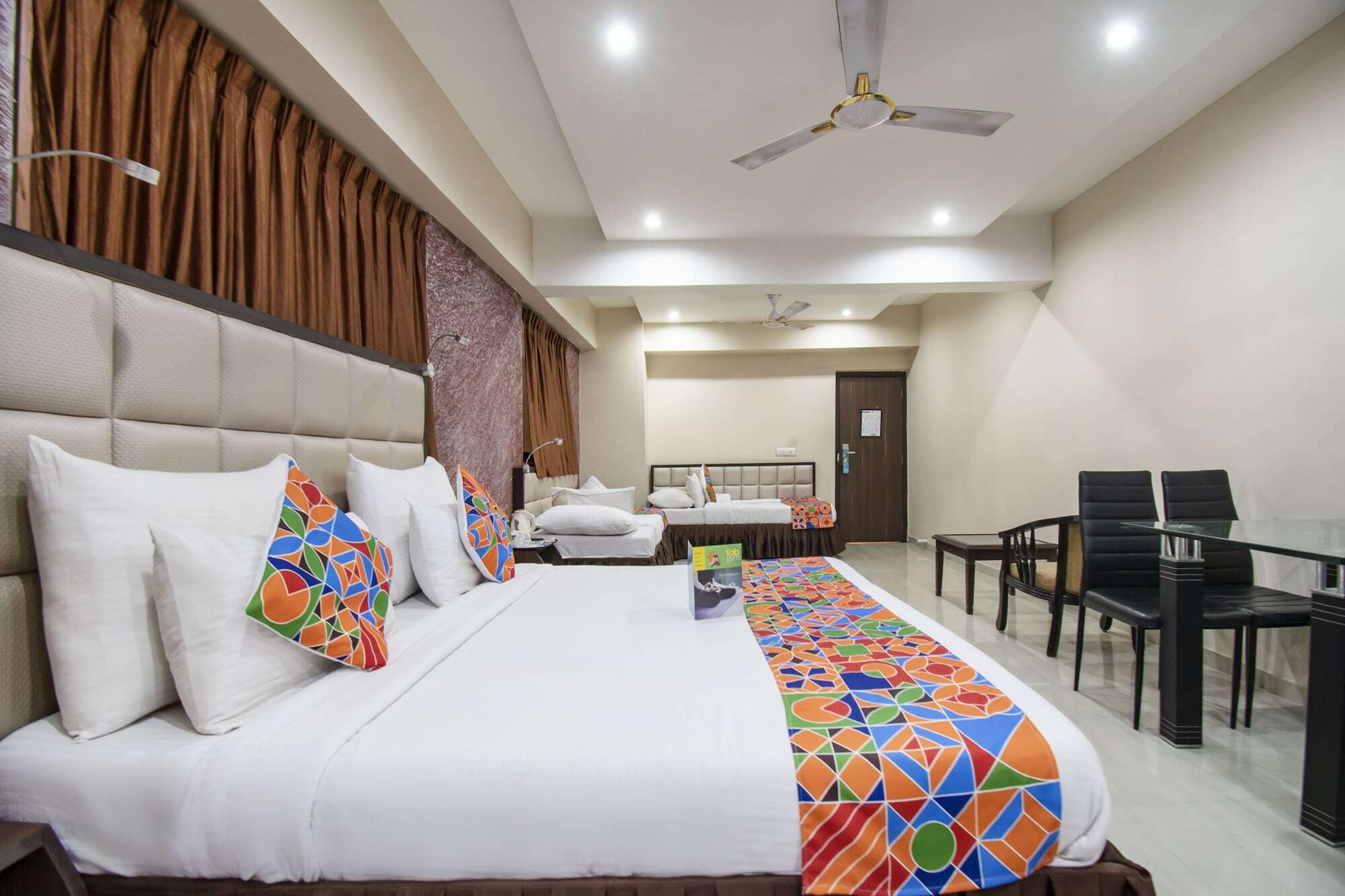 FabHotel Maan Residency Satellite Road Ahmedabad Buitenkant foto